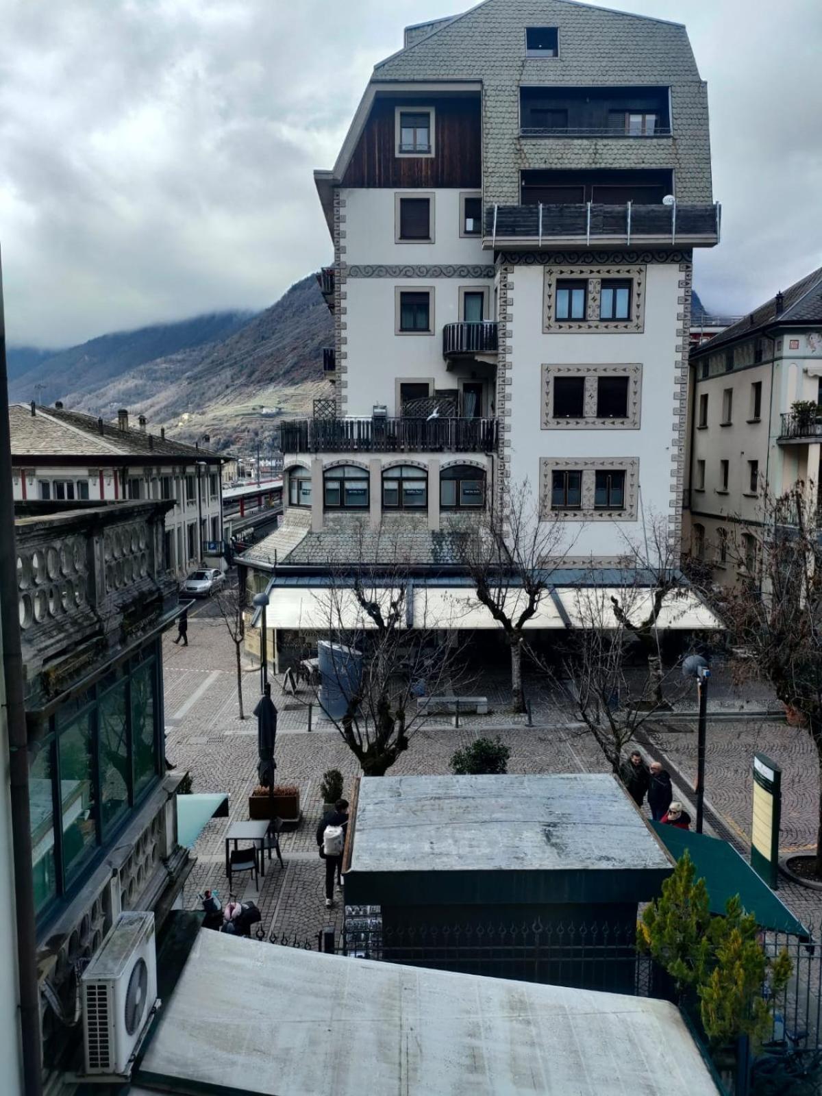 Bernina Station Center Apartment - Тірано Екстер'єр фото