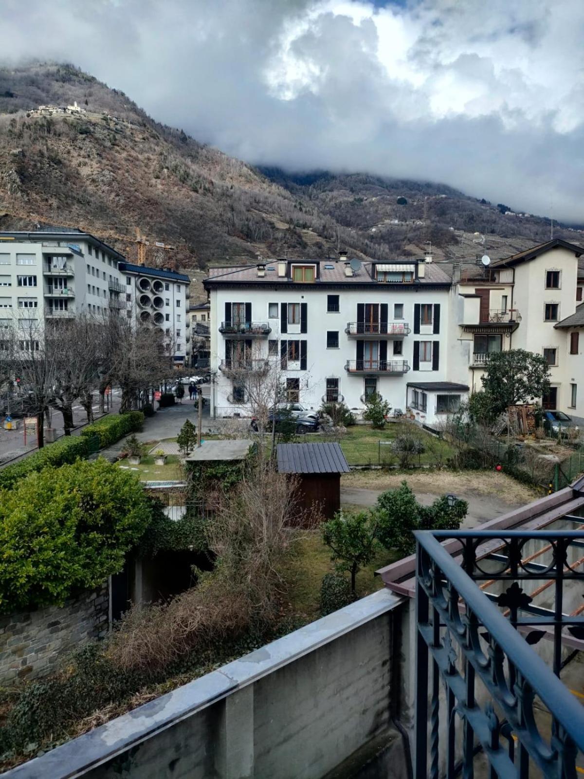 Bernina Station Center Apartment - Тірано Екстер'єр фото