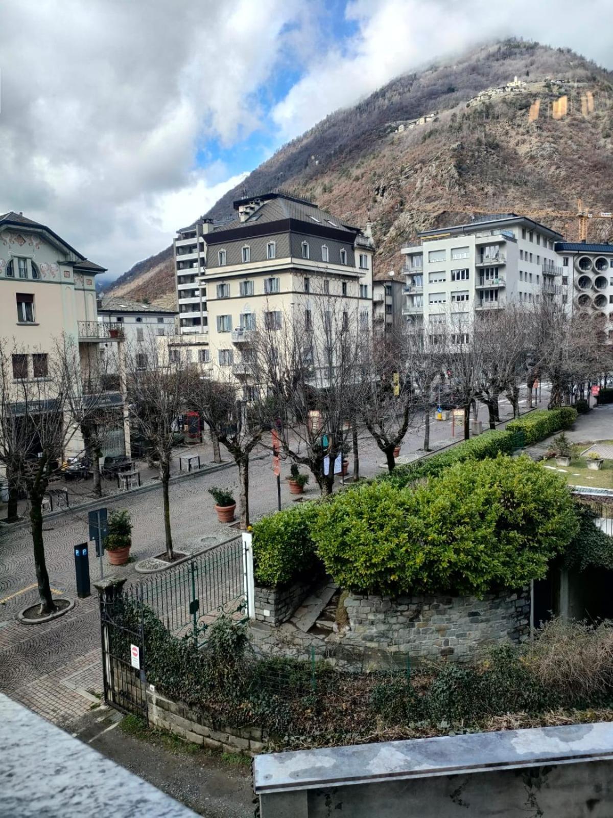 Bernina Station Center Apartment - Тірано Екстер'єр фото