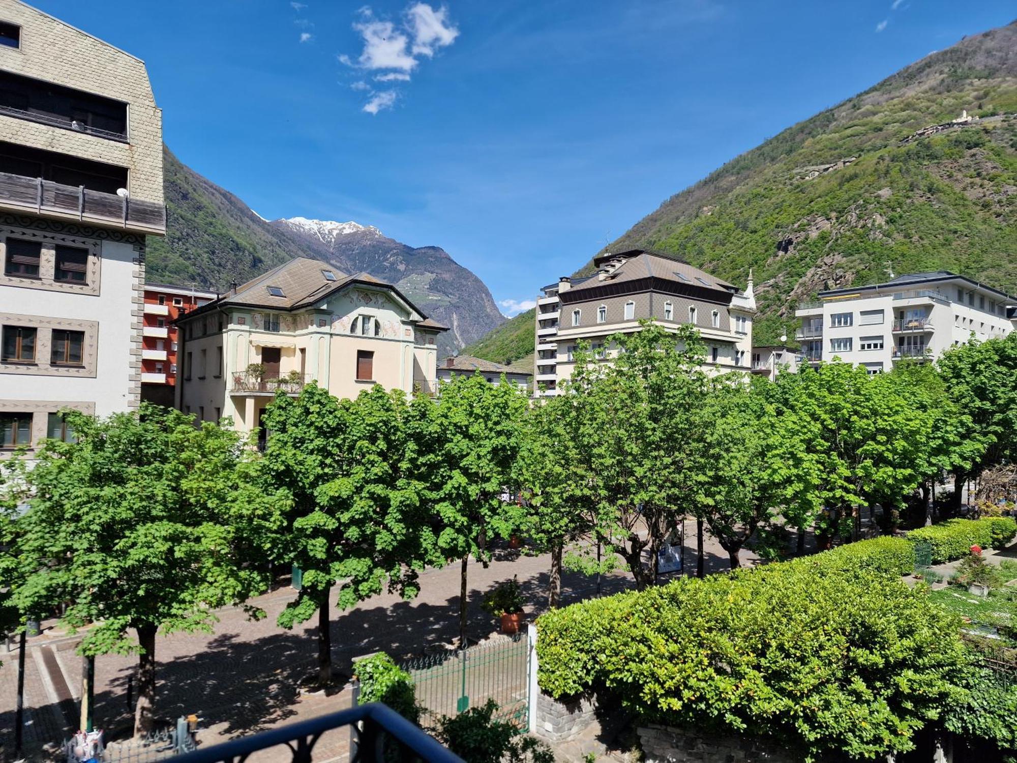 Bernina Station Center Apartment - Тірано Екстер'єр фото