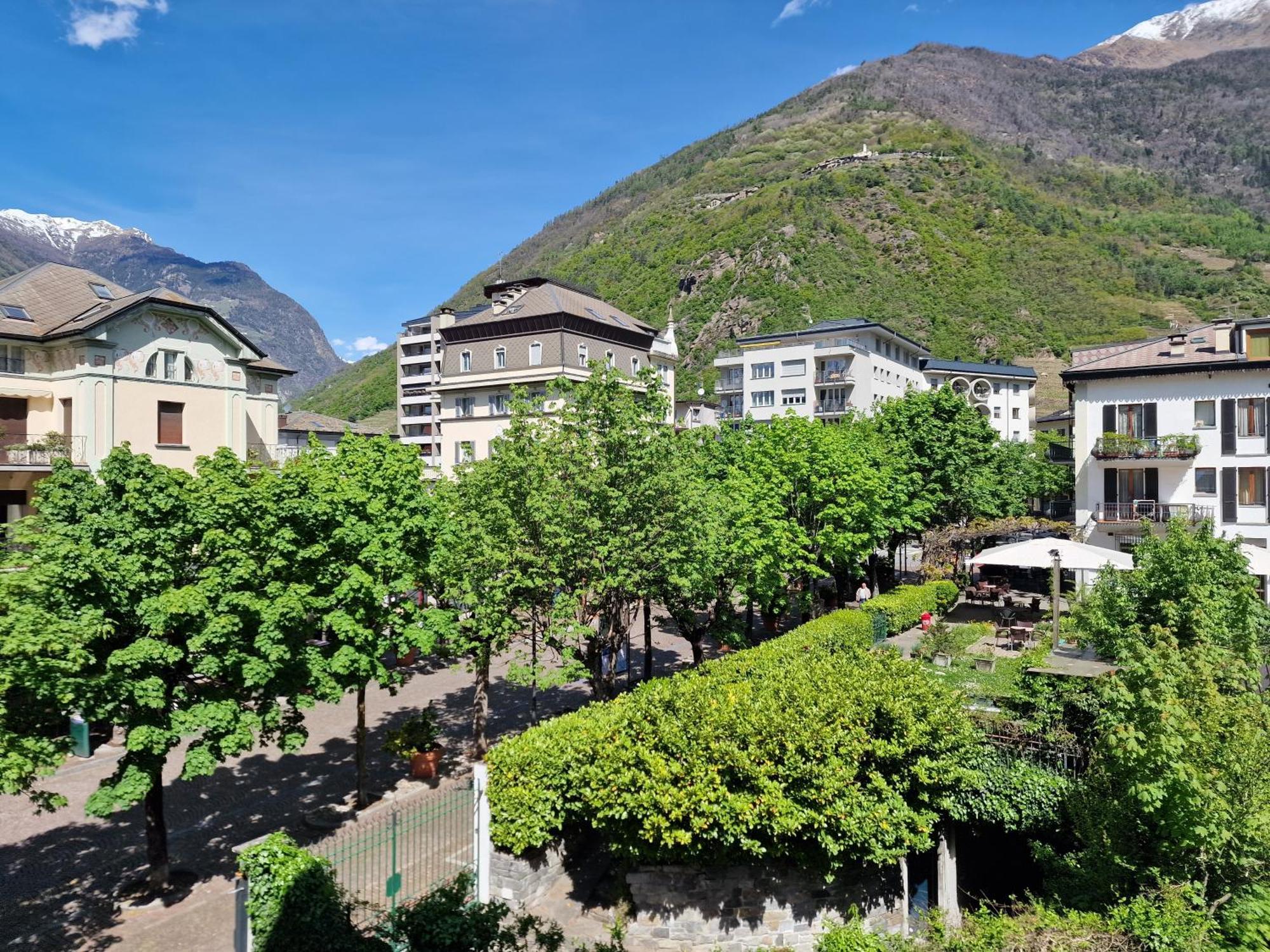 Bernina Station Center Apartment - Тірано Екстер'єр фото