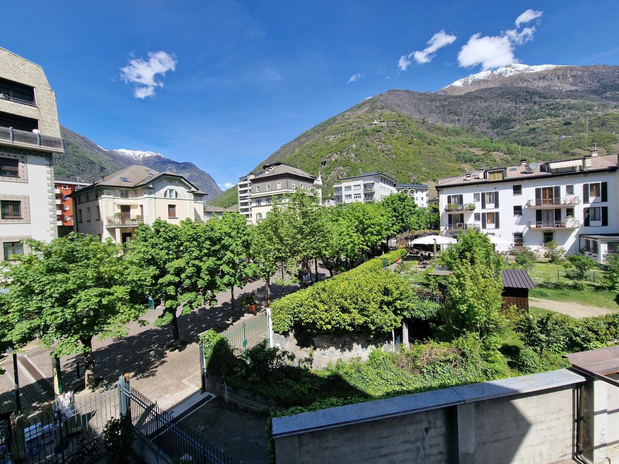 Bernina Station Center Apartment - Тірано Екстер'єр фото